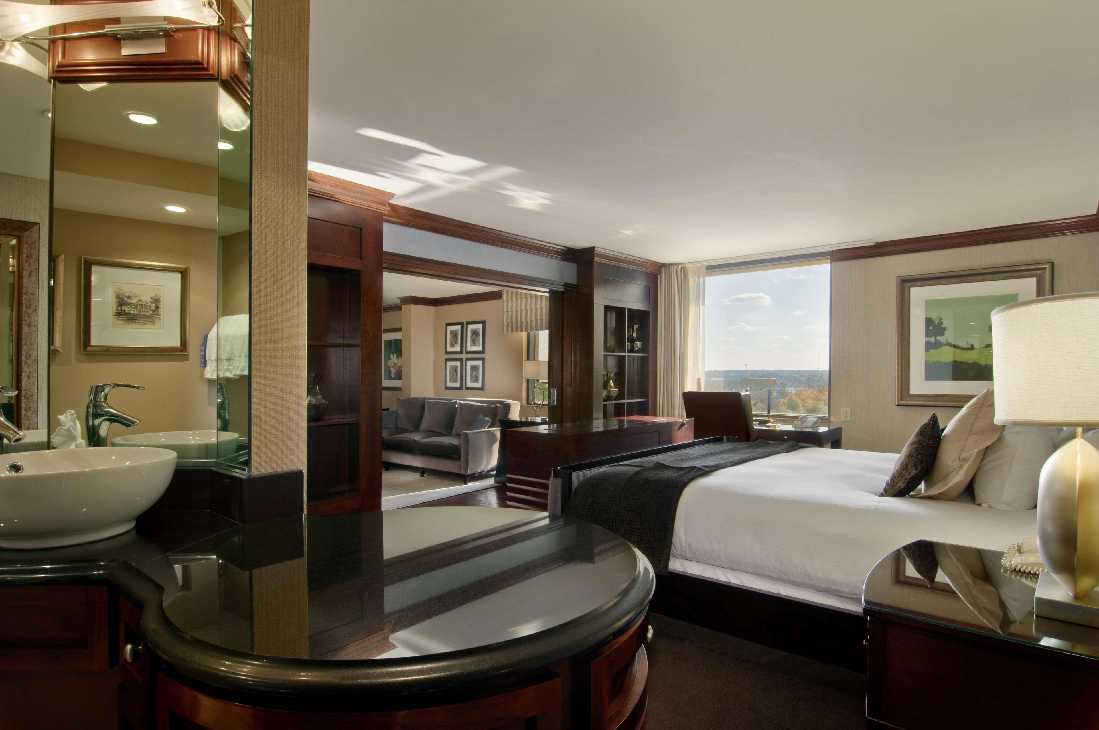 Hilton Raleigh North Hills Hotell Eksteriør bilde