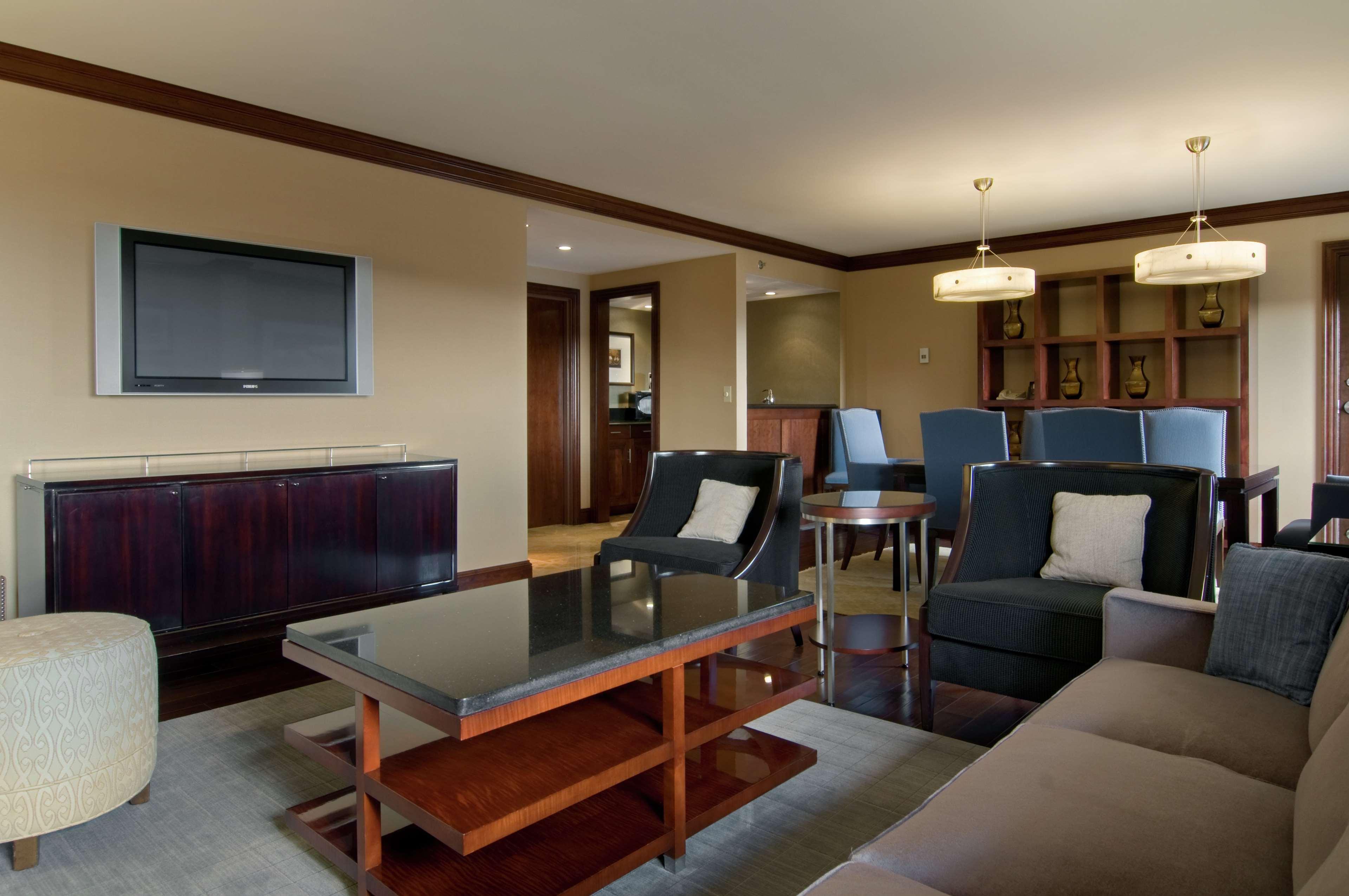 Hilton Raleigh North Hills Hotell Eksteriør bilde