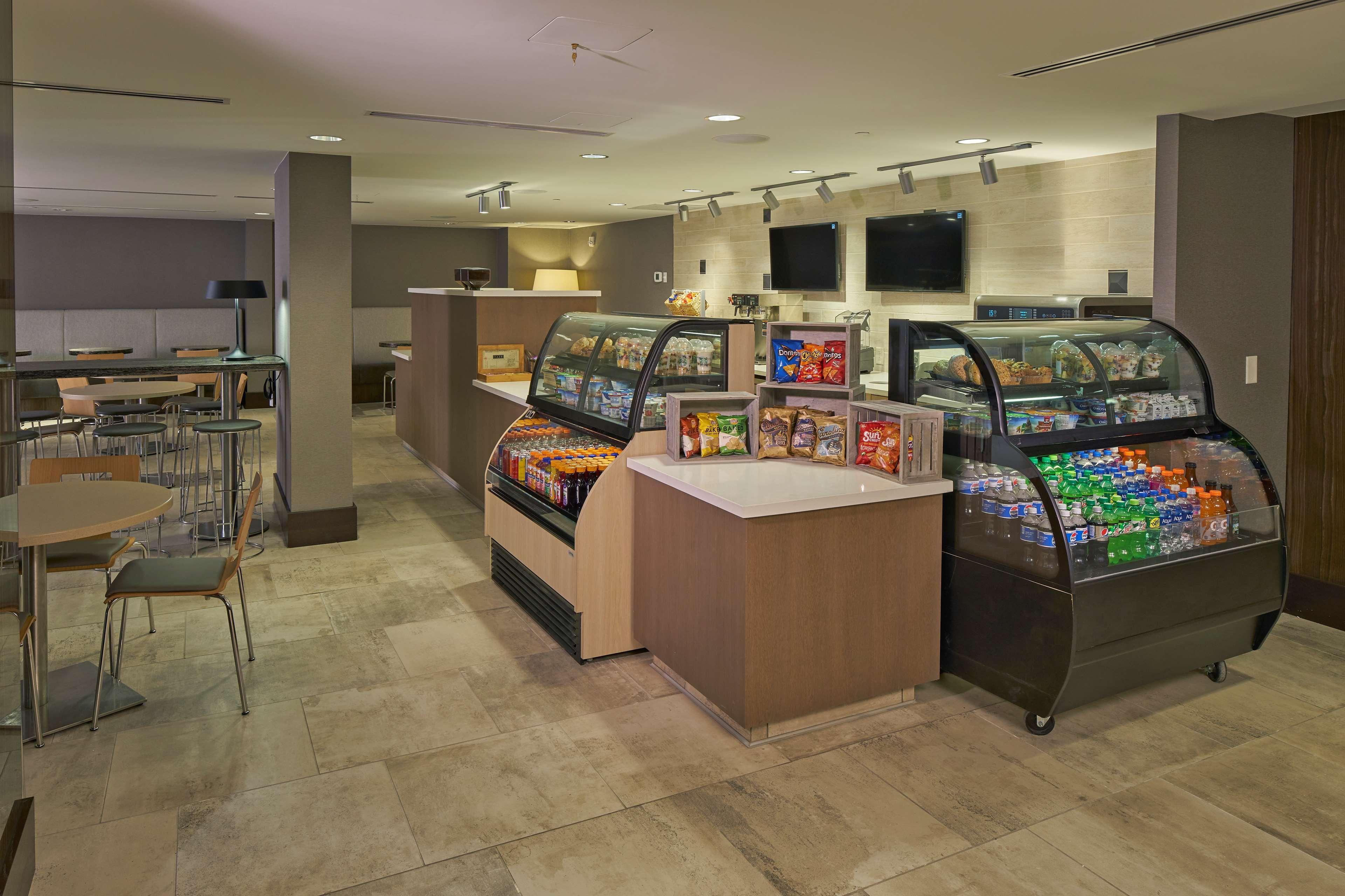 Hilton Raleigh North Hills Hotell Restaurant bilde